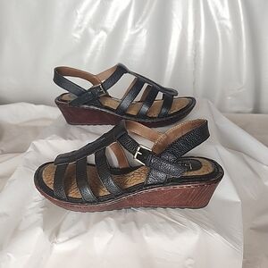BOC Born Strappy Sandals Sz 8M Womens  Leather Black Wedge Ankle Strap Retro